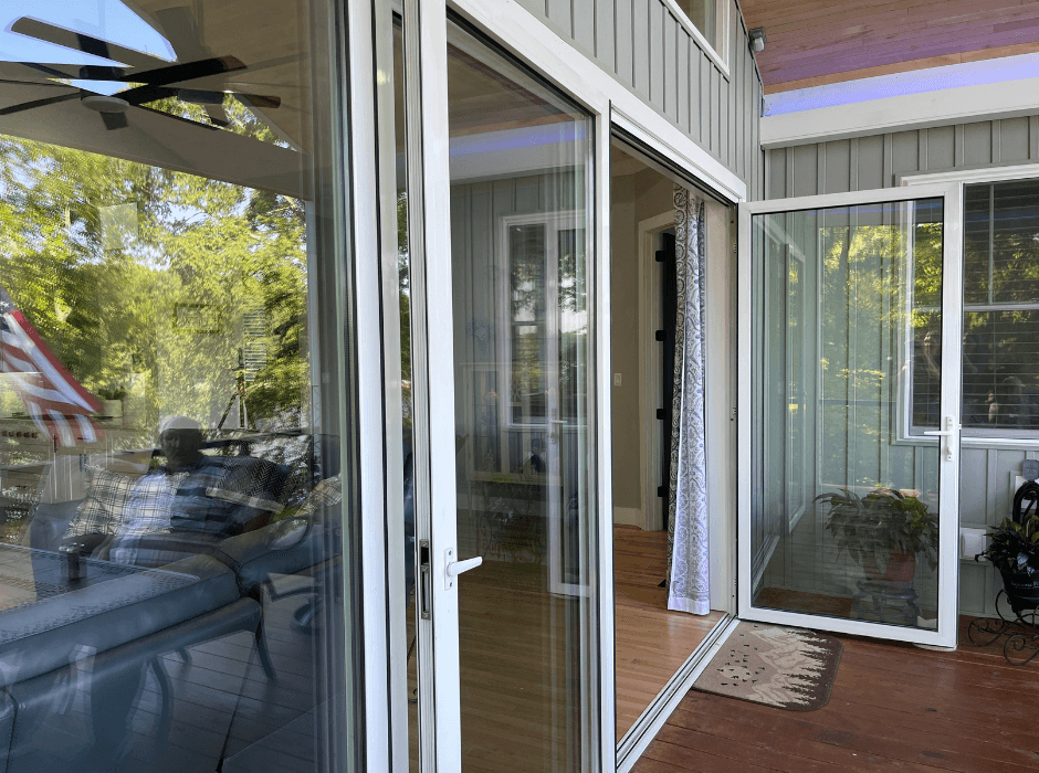 Lake House with ActivWall Horizontal Folding Door