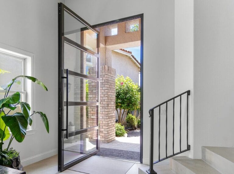 ActivWall Pivot Door with Four Mullions