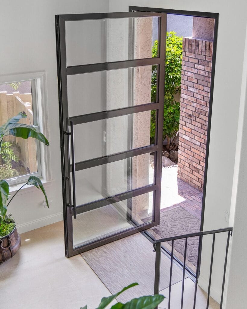 ActivWall Pivot Door with Four Mullions