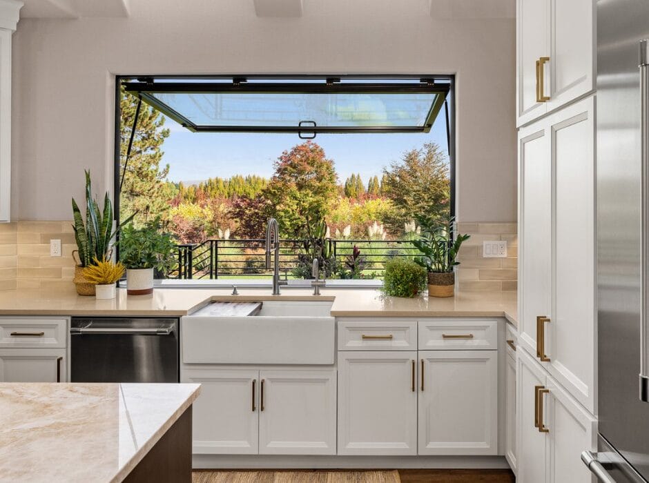 Gas Strut Window in an Oregon Kitchen