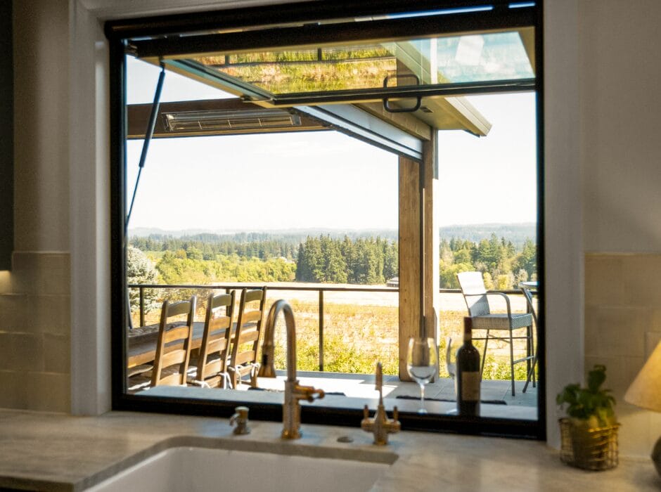 ActivWall Gas Strut Window with Retractable Screen