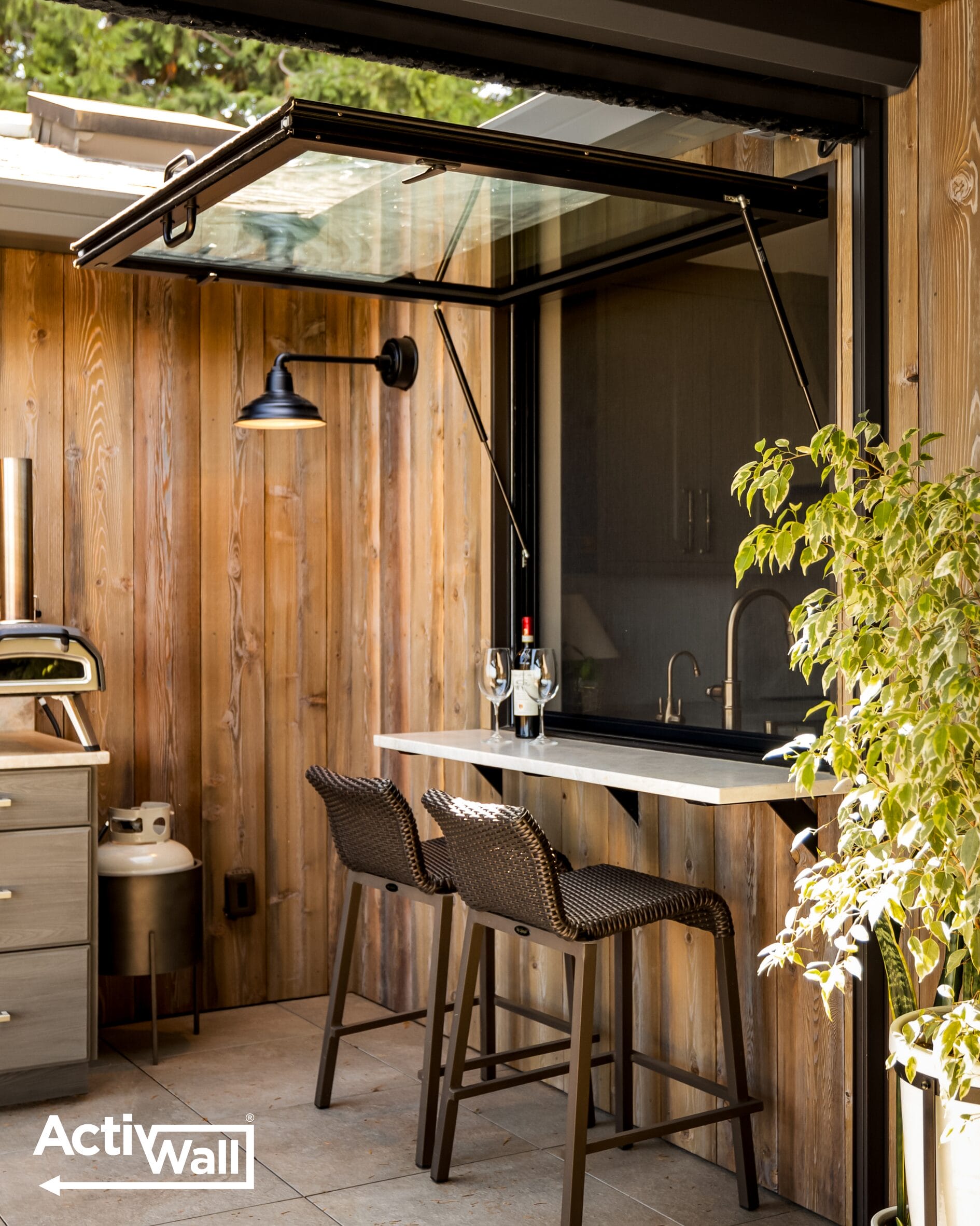 ActivWall Gas Strut Window with Retractable Screen